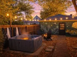 Walk to Lucas Oil Stadium - Retreat with Hot Tub - Sleeps 14