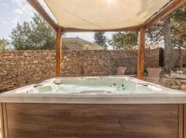 Villa Pinus โรงแรมในสตารีกราด