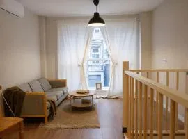 Bright 1BR Sofia Center - Cozy, Wi-Fi, AC, TV