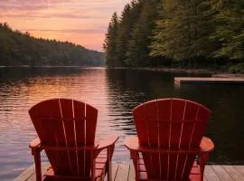 Moon River Cottage in Bala with BBQ, Canoes & Kayaks