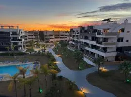 Stunning Penthouse Apartment - sea views, spa, gym