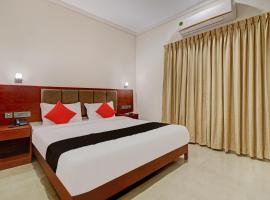 Super Townhouse Kizhakkambalam Tourist Home, hotell Cochinis