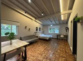 Apartaestudio amueblado en Poblado FRN106 By Roots Rentals