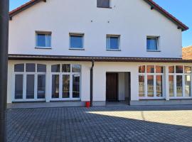 Szafirowy Pensjonat Pracowniczy, hotel di Otmuchów