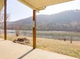 Viewing Deck! Scenic Sanctuary in Mountain Home