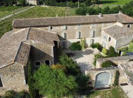 Les Guillaume Rey, מלון באופד