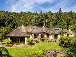 Treetops Lodge & Estate