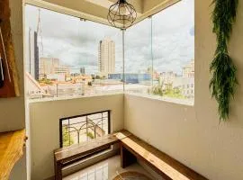 Apê Família | Varanda c/ churrasqueira | Garagem