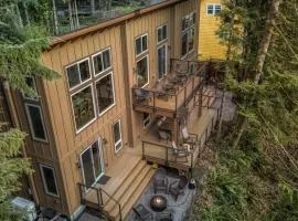 Roaring River Lodge Riverfront Fire pit EV Plug