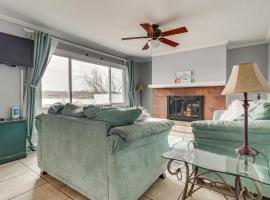 Ice Fishing and Winter Hikes! Belleville Lake House, hotel Belleville-ben