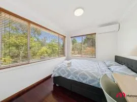 MetaWise Cozy Family Room3 in Shared Home Free Parking
