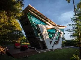 Nebulae Loft Design Stay with Jacuzzi & Firepit