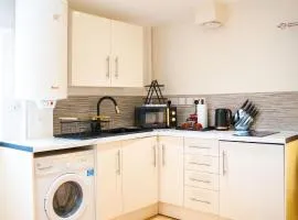 City-Centre Gem Modern Top-Floor Retreat