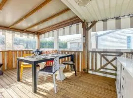2 Bedroom Gorgeous Stacaravan In Cancale