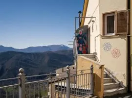 CASA VACANZE nel centro storico con vista sul borgo, terrazzo, cucina, garage