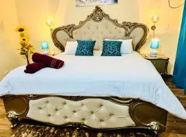 Celebirity garden 4 bhk -5 Bed Lulu and plassio mall gomti nagar