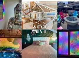 Artful Stay, Downtown, Spacious, LED Art, Hot Tub