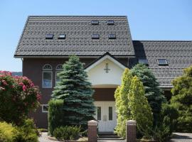 ゲストハウス絆، فندق في Awatabe