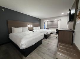 Quality Inn & Suites Fort Worth North - Haltom City، فندق في فورت وورث