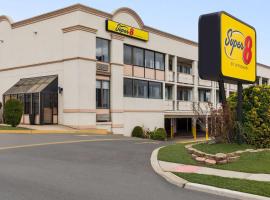 Super 8 by Wyndham Meadowlands, hotel u gradu Karlstat
