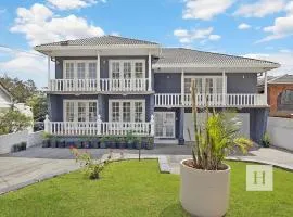 Luxury Waterfront Getaway