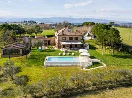 Awesome Home In Macerata