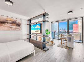 FIFA 2026 Luxury High-Rise Condo - Downtown Miami - Free Parking - Pool & Gym - Skyline Views: Miami'de bir otel