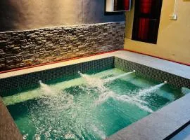 Smart Home Plus Jacuzzi near Clark Airport