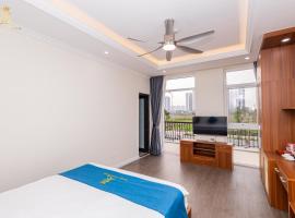 Royal Louis Hotel، فندق في Dai Mo