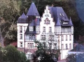 Kurvilla Hotel & Apartment