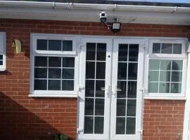 RS Prime Inn Birmingham Premium Private Rooms & 2 Double Beds Apartment With Bathroom & Kitchen, Free Parking Near NEC, Airport, HS2 Birmingham