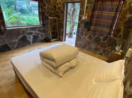 Dam Thuy에 위치한 호텔 Gạo Homestay Làng Đá