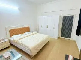 Staylow Studio Apartments