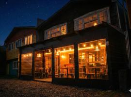 Estaci&oacute;n Hostel、カストロの駐車場付きホテル