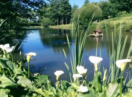 Gite 1 Arum, la Sapinière-24300-parc-3ha-piscine-étang-mini golf, hotel a Augignac