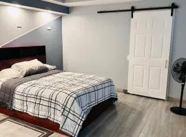 3 bed 2 bath 15 min from airport