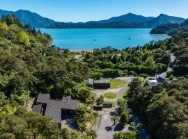 Nature's Luxe - Moetapu Bay Holiday Home