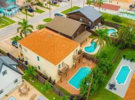 Super near Beach Cozy 4 plex Pool Sleep Many