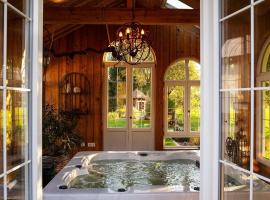 Wellness Oase mit Schwimmteich Whirlpool Sauna, Hotel in Weingarten