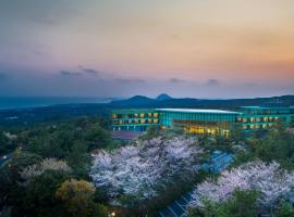 WE Hotel Jeju, hotel na may mga hot tub sa Seogwipo