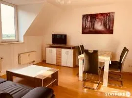 StayHere24 Maisonette-Wohnung mit großem Garten