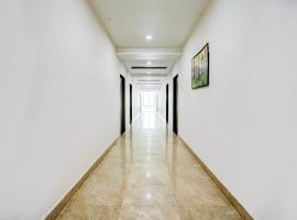 Hotel O SR Farm, hotel en Bodakdev