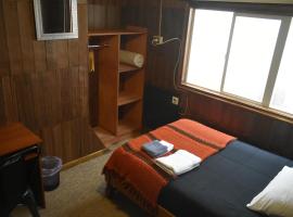 Estaci&oacute;n Hostel, hotel uz plažu u gradu 'Castro'