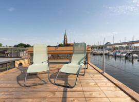 Hausboot Alma, hotel a Schleswig