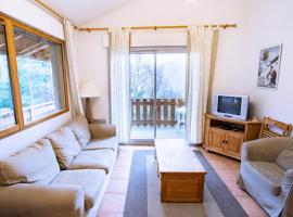 Les Chalets Petit Bonheur - LES CHALETS PETIT BONHEUR - CHT93 MAE-2484, Hotel in Villarodin-Bourget