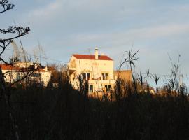 Hostel on the Hill, hostel in Raposeira