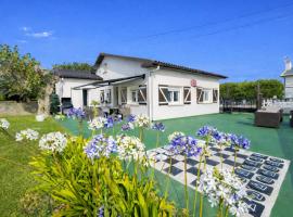 Villa Las Catedrales - Frente a la playa - Amplio jardín - Piscina, Hotel in Barreiros