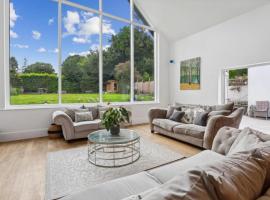 4 Bed, 2 bath, house near Weybridge, hotel Addlestone-ban