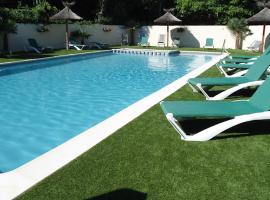 CAMPING SAINT GABRIEL ***, hôtel à Tarascon