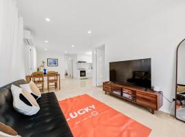 Aurora Airport House-Free Parking, Easy Transit nr Optus Stadium, casino, shopping center, Hotel in Perth
